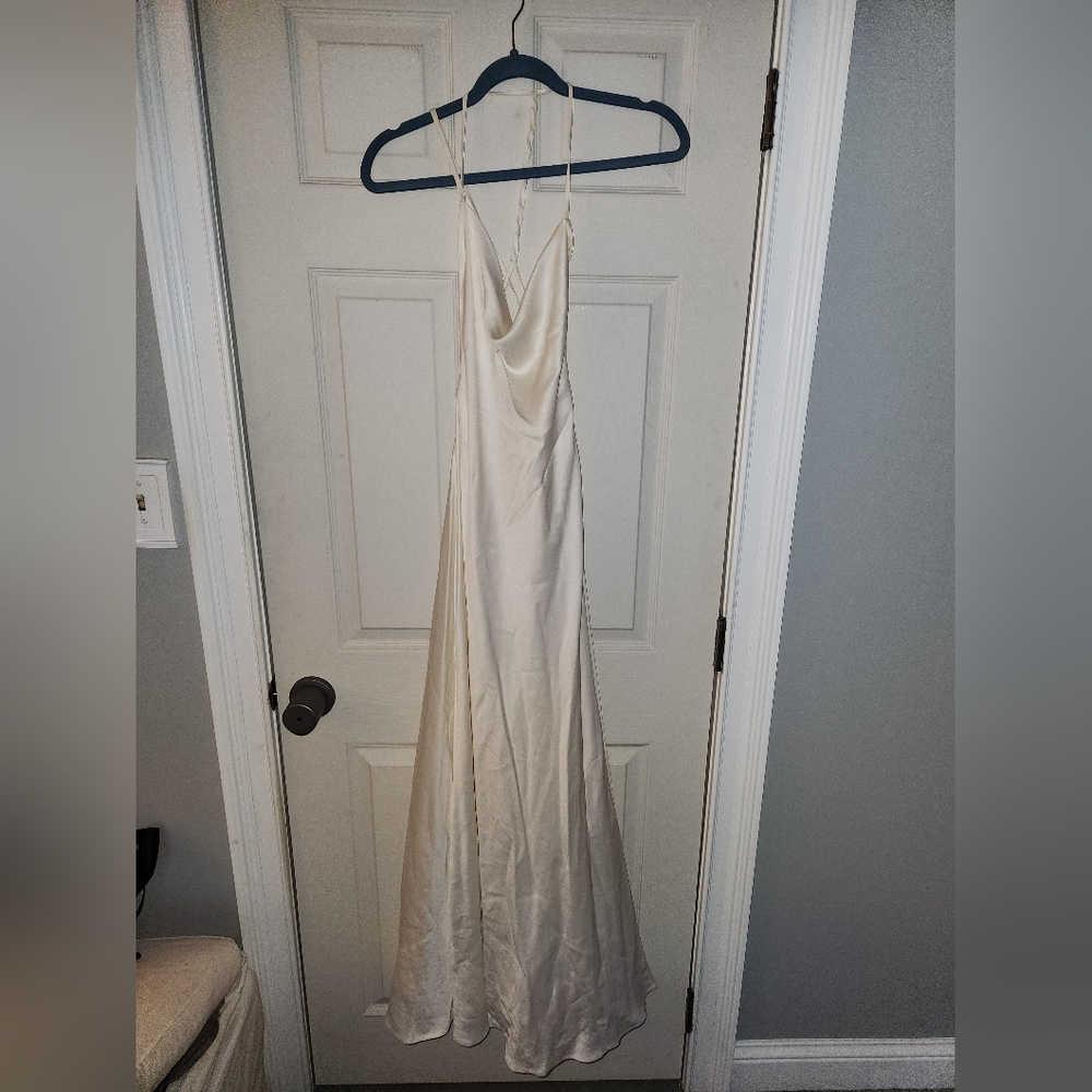 NWT Size 2  Cream BCBGMaxAzria Dress